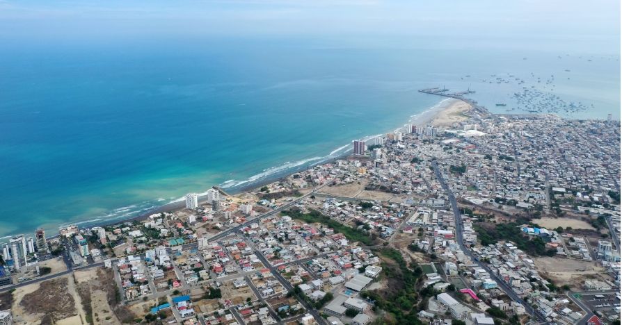 Profesionales inviertendo con la Cooperativa 23 de Julio Profesionales inviertendo con la Cooperativa 23 de Julio